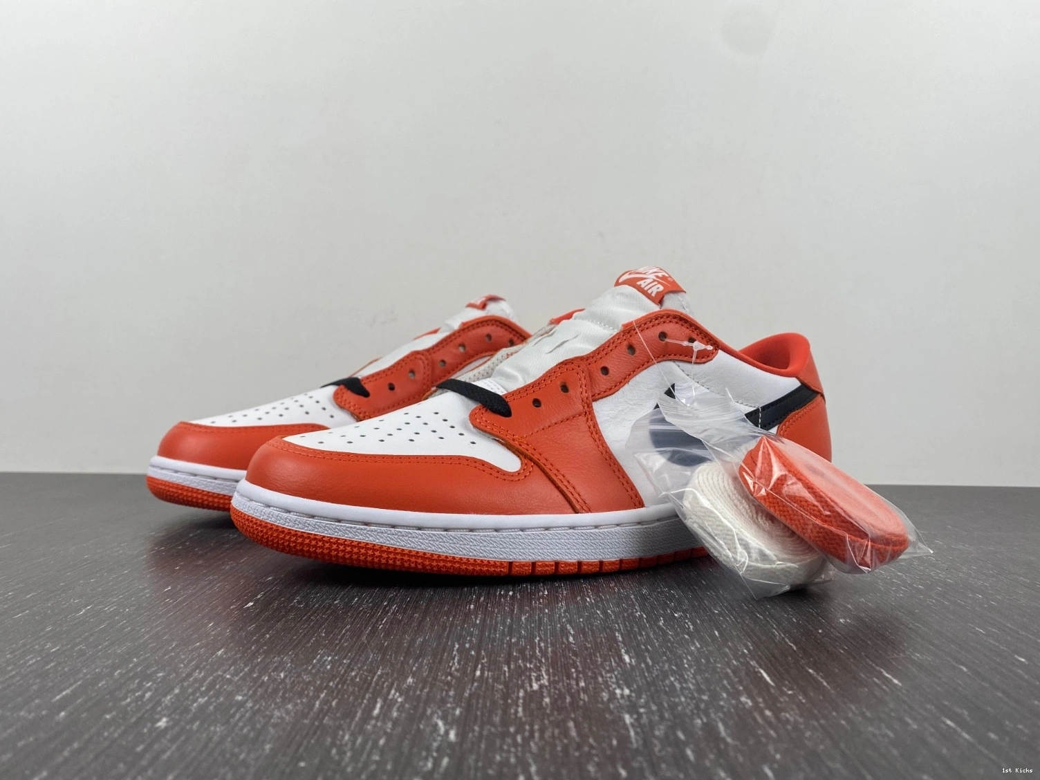 1 Jordan Low CZ0790-801 Men's Starfish - 0129